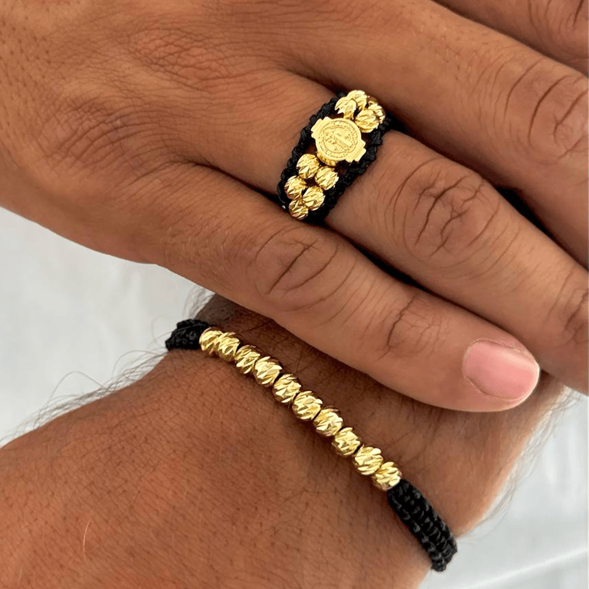 Combo San Benito Diamantado (anillo + manilla) - Vibrantto Joyería