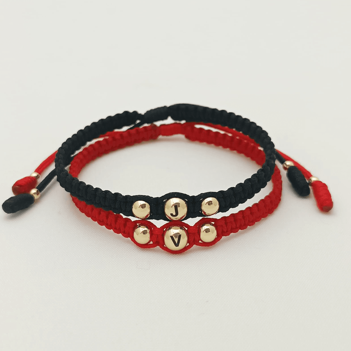 Manilla Pareja Inicial Ecos - Vibrantto Joyería