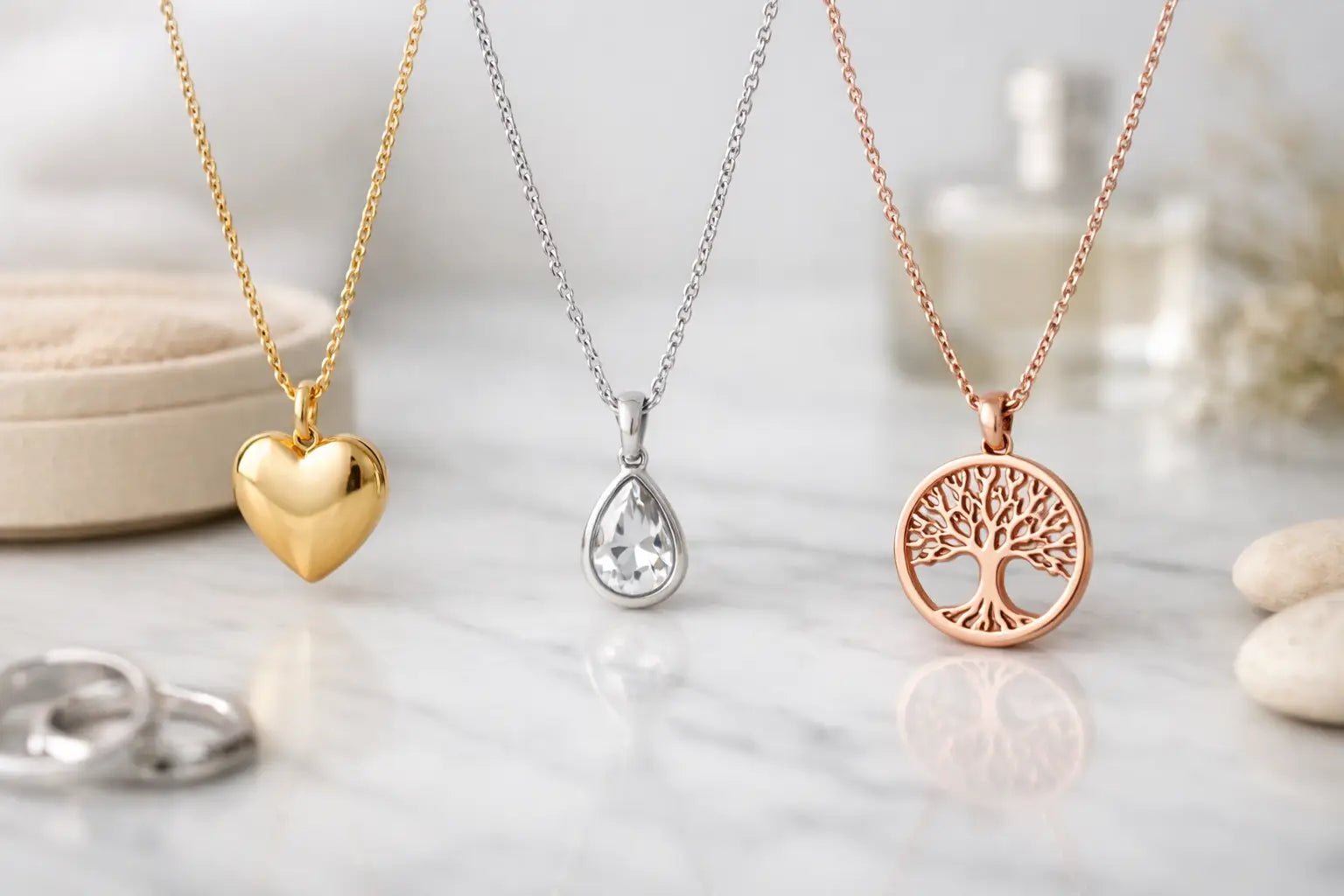 Cadenas con dije: cómo elegir la ideal