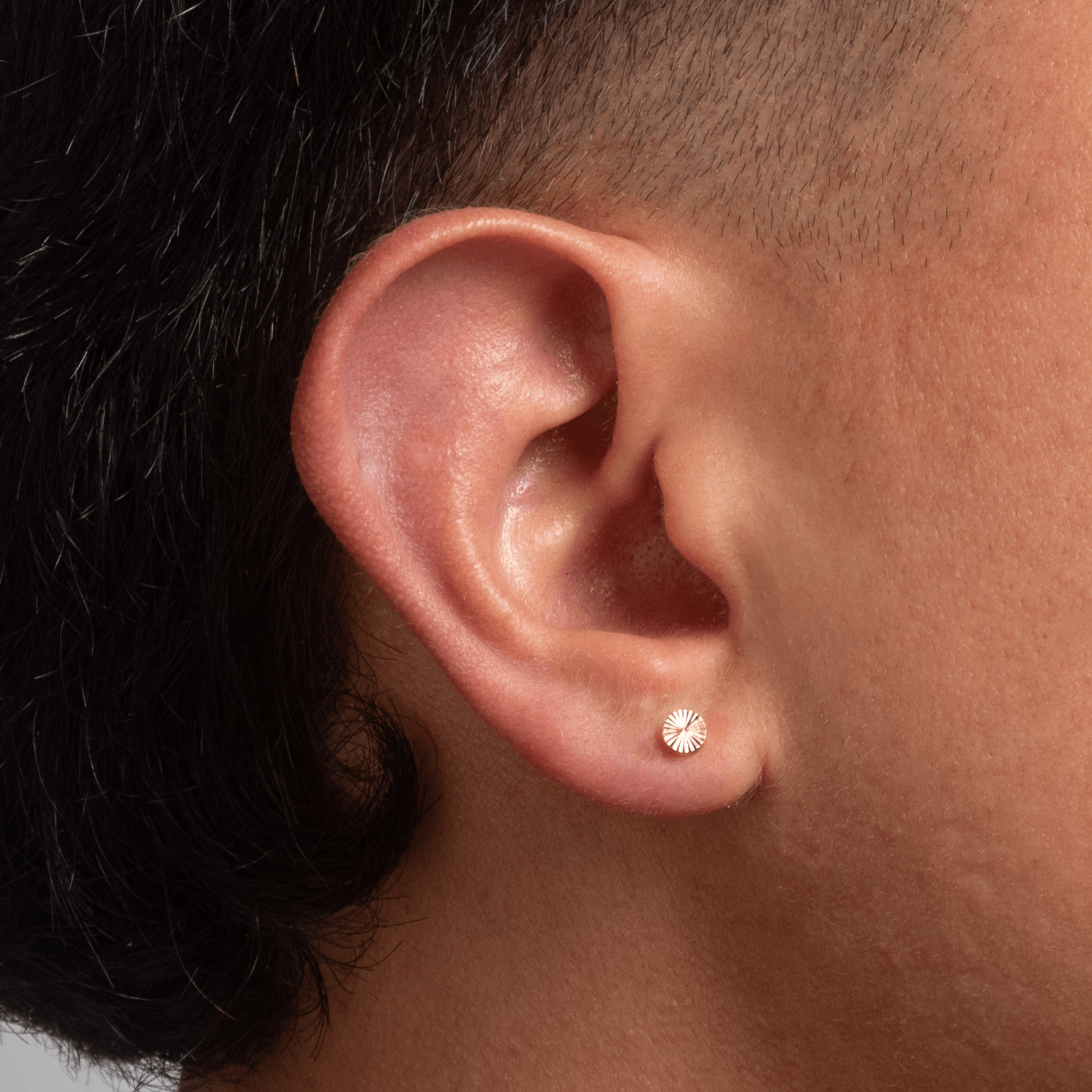 Topo Sol Redondo 4mm - Vibrantto Joyas y Accesorios - T182