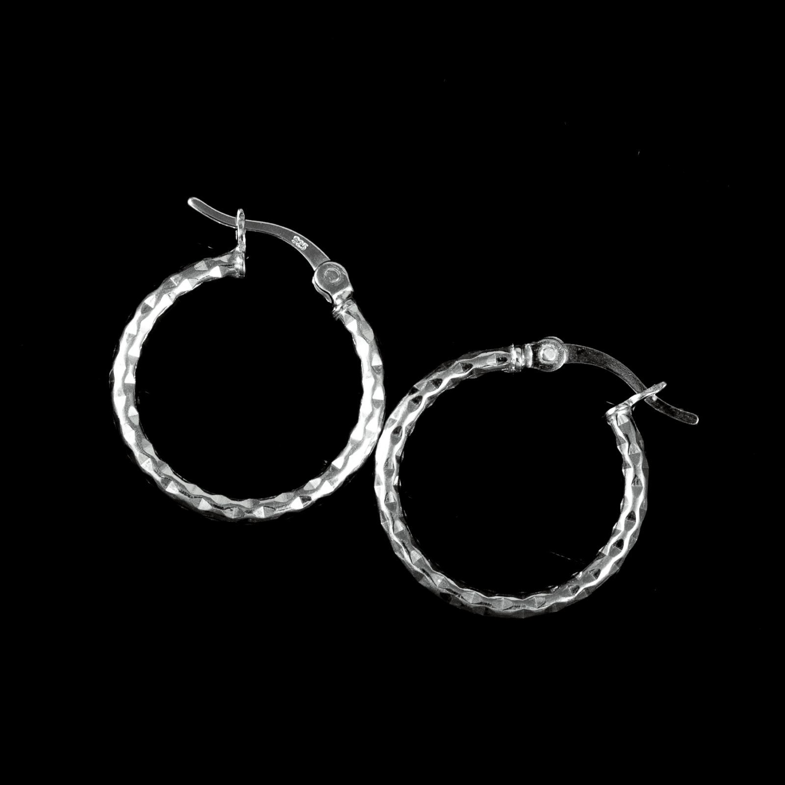 CANDONGA DIAMANTADA 18MM - Vibrantto Joyas y Accesorios - P35151