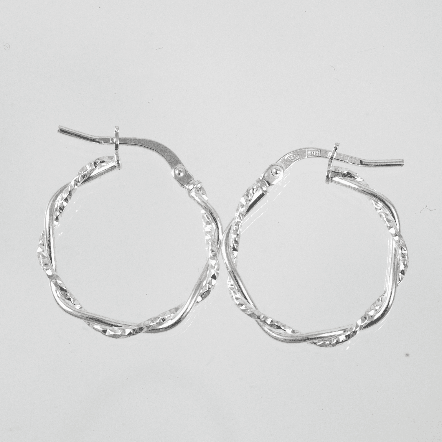 CANDONGA ENTORCHADA TALLADA 21MM - Vibrantto Joyas y Accesorios - P35205