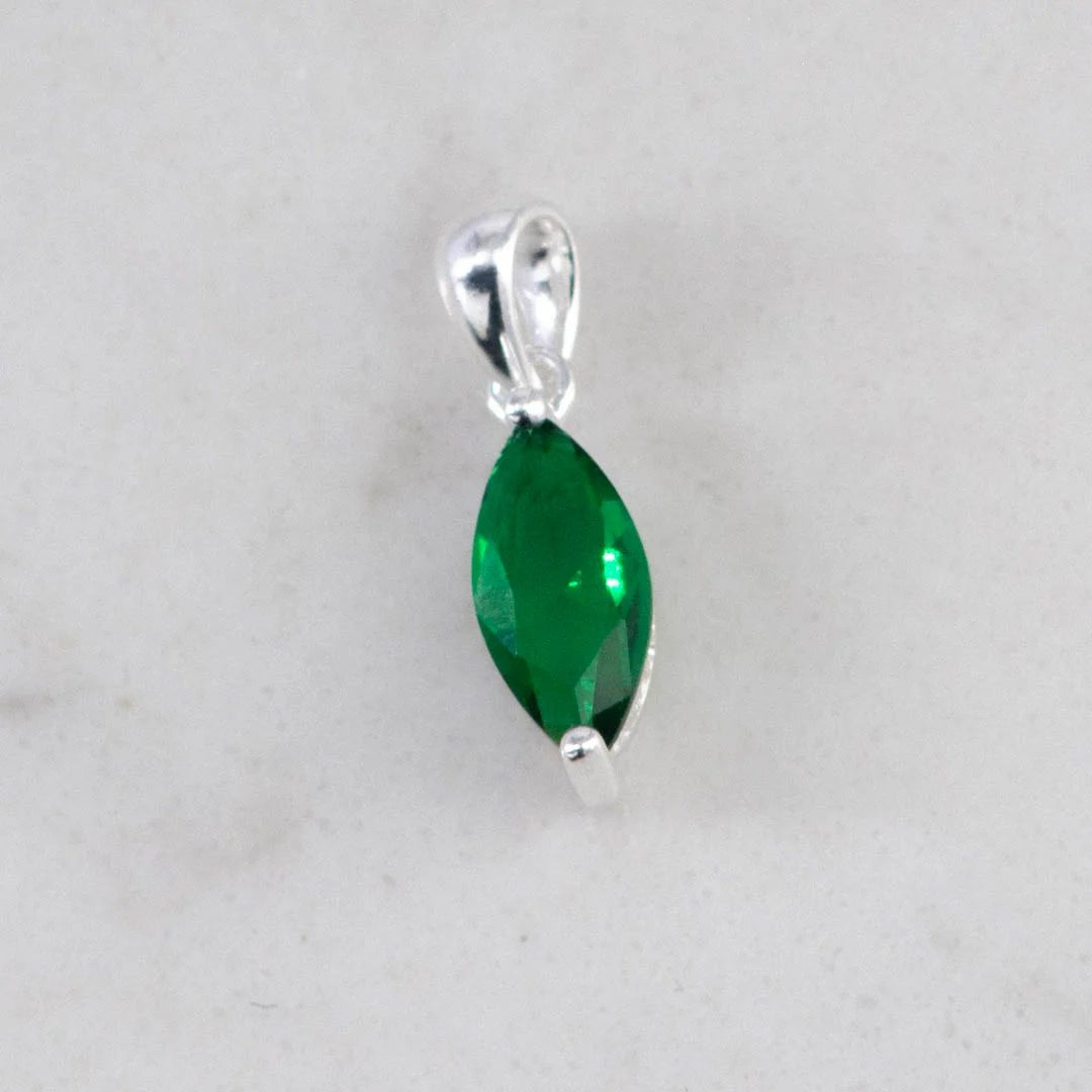 DIJE OVALO ESMERALDA - Vibrantto Joyas y Accesorios - P27018