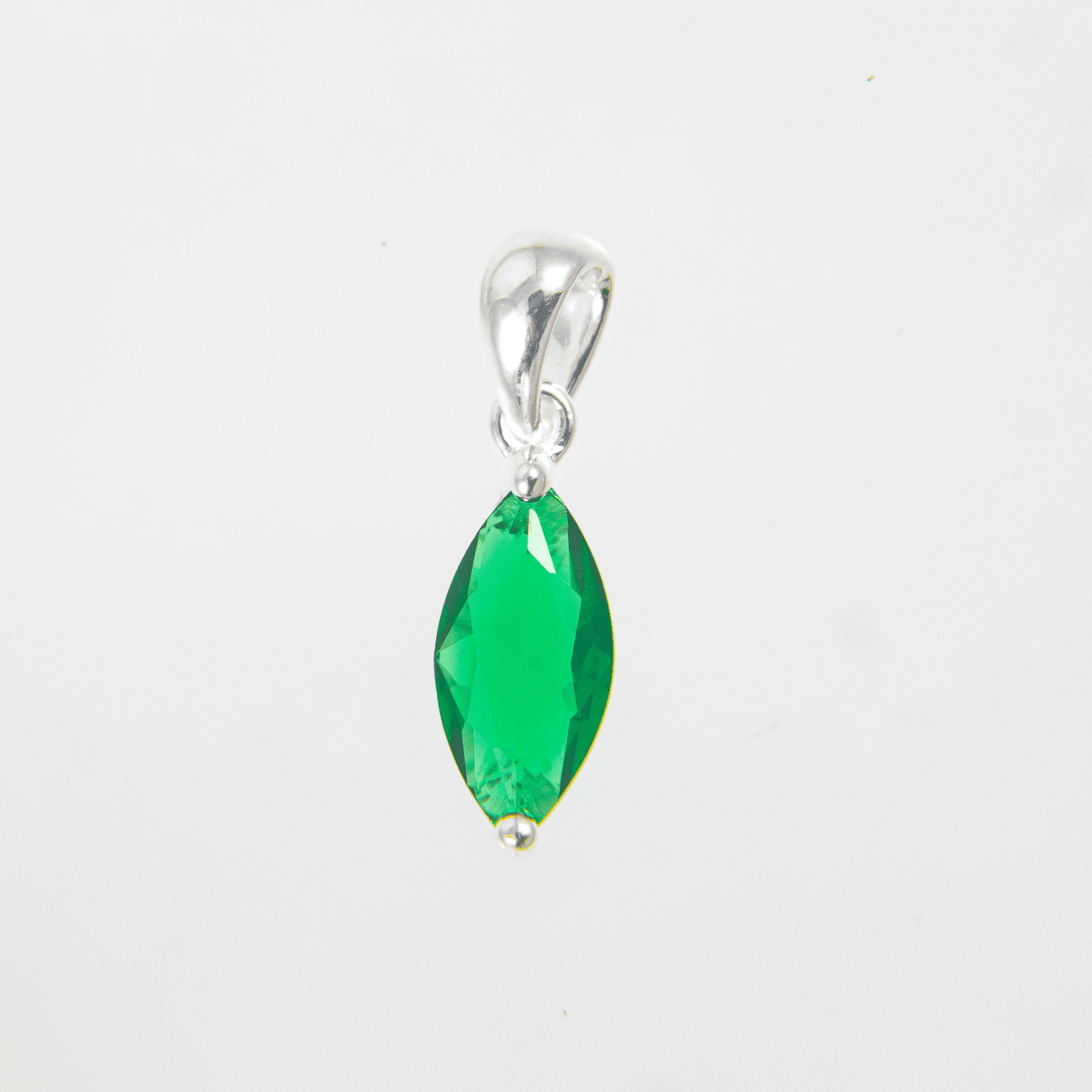 DIJE OVALO ESMERALDA - Vibrantto Joyas y Accesorios - P27018