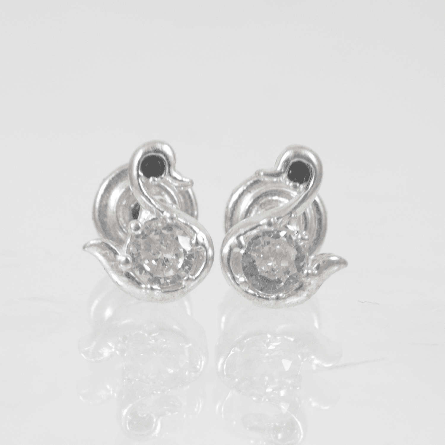 Topo Cisne Negro Rosca Seguridad - Vibrantto Joyas y Accesorios - P34257N