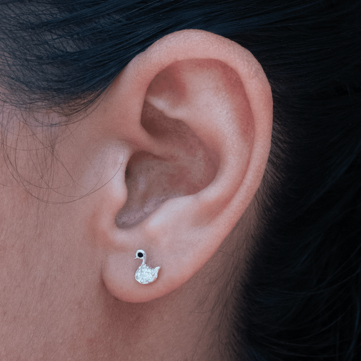 Topo Cisne Negro Rosca Seguridad - Vibrantto Joyas y Accesorios - P34257N