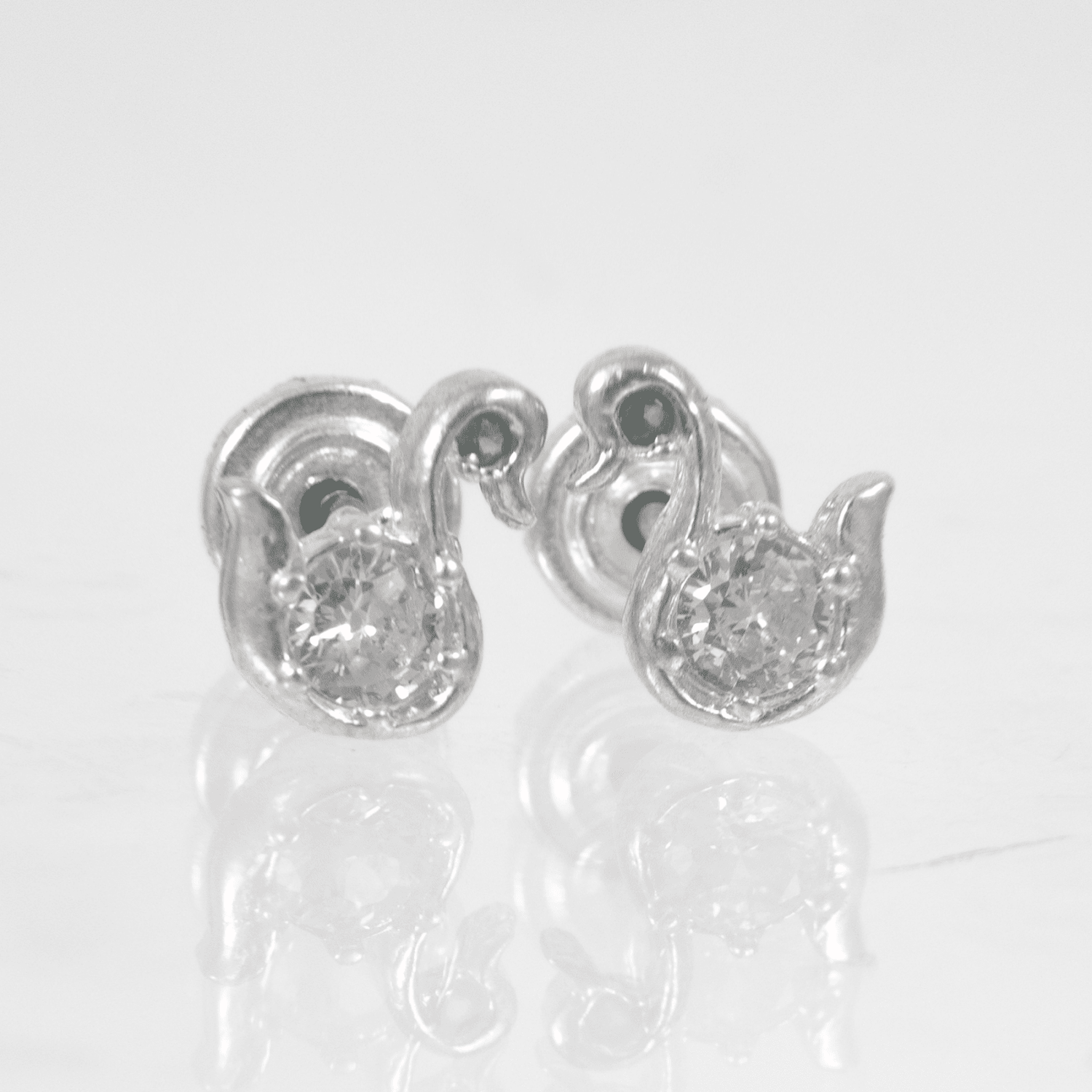 Topo Cisne Verde Rosca Seguridad - Vibrantto Joyas y Accesorios - P34257V