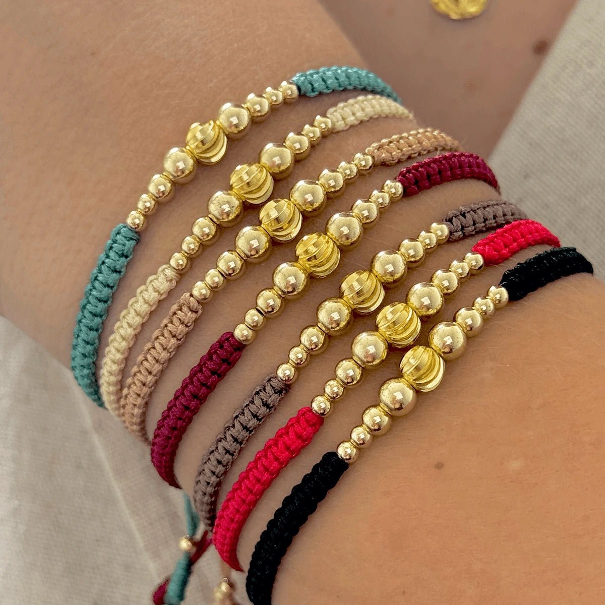 Manilla Colore Manillas Artesanales. Balines en Oro Laminado 18k – Vibrantto Joyería